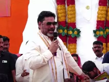 Dhananjay Munde ने कविता में व्यक्त की अपनी भावनाएं Dhananjay Munde ने कविता में व्यक्त की अपनी भावनाएं