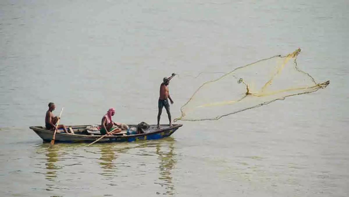 Palghar: मुर्बे बंदरगाह के लिए जनसुनवाई का मछुआरों ने किया विरोध Palghar: मुर्बे बंदरगाह के लिए जनसुनवाई का मछुआरों ने किया विरोध