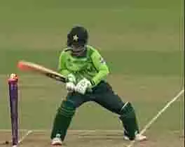 WC 2025: नशरा संधू का अनोखा हिट-विकेट सोशल मीडिया पर छाया WC 2025: नशरा संधू का अनोखा हिट-विकेट सोशल मीडिया पर छाया