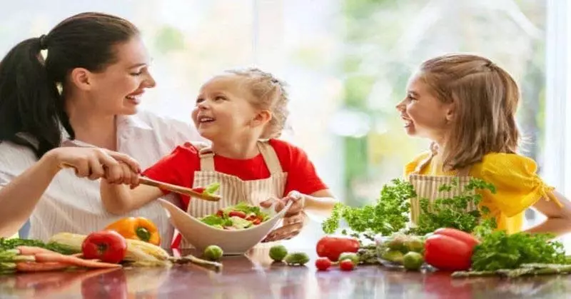 बच्चों की हाइट तेजी से बढ़ानी है? Diet में शामिल करें ये 6 सुपर सब्जियां बच्चों की हाइट तेजी से बढ़ानी है? Diet में शामिल करें ये 6 सुपर सब्जियां