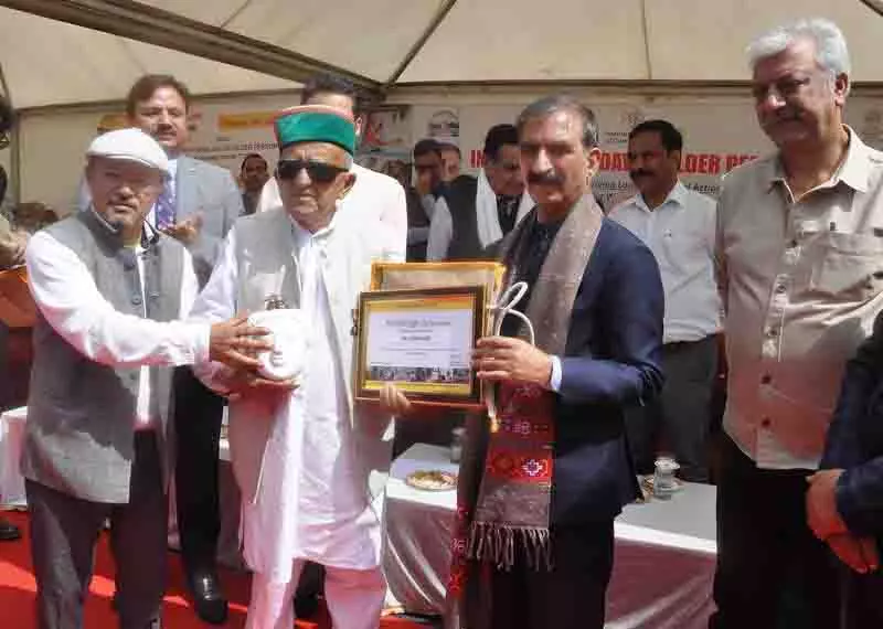 सरकार वरिष्ठ नागरिकों को बेहतर सुविधाएं और सामाजिक सुरक्षा प्रदान करने के लिए काम कर रही: CM सरकार वरिष्ठ नागरिकों को बेहतर सुविधाएं और सामाजिक सुरक्षा प्रदान करने के लिए काम कर रही: CM