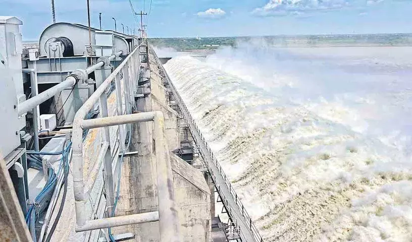 Sri Ramsagar परियोजना में भारी बाढ़.. 39 गेट हटाए गए Sri Ramsagar परियोजना में भारी बाढ़.. 39 गेट हटाए गए