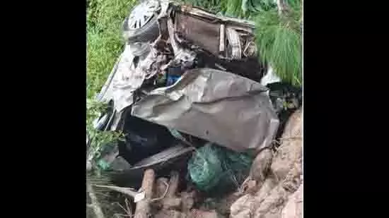 Himachal: सिरमौर में कार के खाई में गिरने से दो की मौत, तीन घायल Himachal: सिरमौर में कार के खाई में गिरने से दो की मौत, तीन घायल