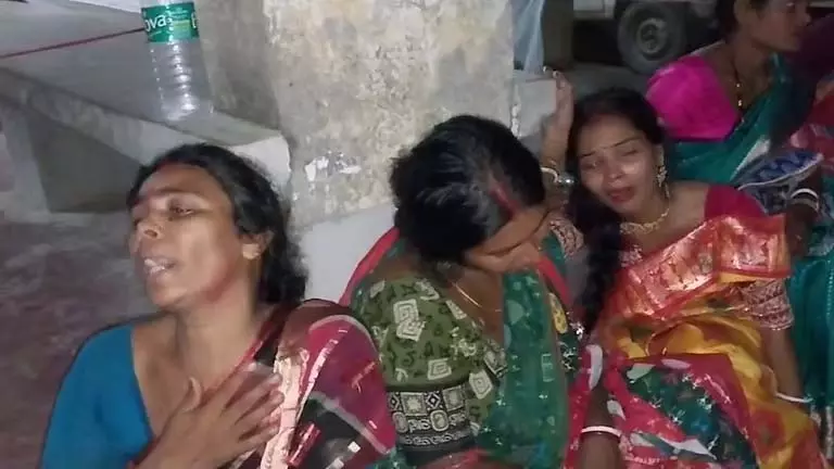 ठाकुरजी के दर्शन करते समय गृहिणी की दुखद दुर्घटना में मौत ठाकुरजी के दर्शन करते समय गृहिणी की दुखद दुर्घटना में मौत