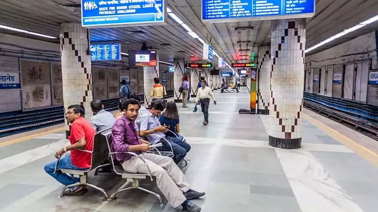 त्योहार के अंत में उदासी का स्वर, दशमी की रात शहर में आखिरी मेट्रो कब है? त्योहार के अंत में उदासी का स्वर, दशमी की रात शहर में आखिरी मेट्रो कब है?