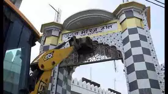 Sambhal गांव में अवैध निर्माण पर प्रशासन की कार्रवाई Sambhal गांव में अवैध निर्माण पर प्रशासन की कार्रवाई