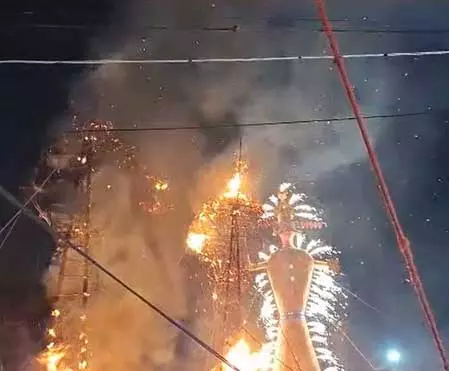 रावण दहन, जय श्री राम के जयकारों की गूंज रावण दहन, जय श्री राम के जयकारों की गूंज