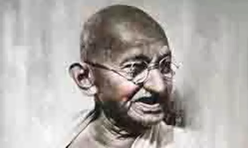 Gandhi Jayanti 2025 :सत्य और अहिंसा पर महात्मा गांधी के विचारों को याद करें और सुंदर शुभकामनाएं भेजें Gandhi Jayanti 2025 :सत्य और अहिंसा पर महात्मा गांधी के विचारों को याद करें और सुंदर शुभकामनाएं भेजें