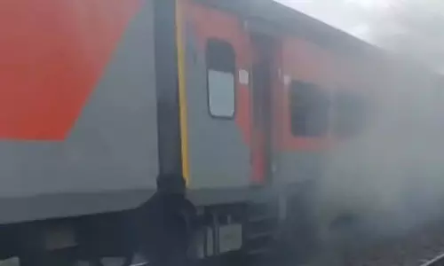 Jalgaon : भादली रेलवे स्टेशन के पास पुष्पक एक्सप्रेस में ब्रेक लाइनर घर्षण से आग लग गई
