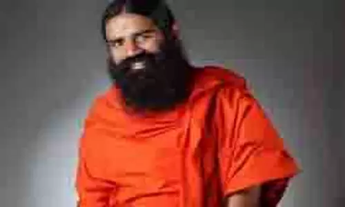 Baba Ramdev Tips: वजन कम करना चाहते हैं तो बाबा रामदेव के इन योगा आसन को अपनाएं