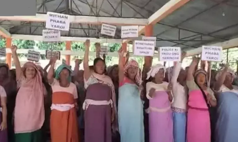 Manipur: मीरा पैबिस ने इंफाल में स्वयंसेवक की गिरफ्तारी का विरोध किया