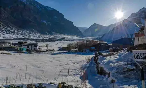 Himachal: लाहौल की चोटियों पर बर्फबारी शुरू, इस दिन तेज हवाएं और भारी बारिश की संभावना Himachal: लाहौल की चोटियों पर बर्फबारी शुरू, इस दिन तेज हवाएं और भारी बारिश की संभावना