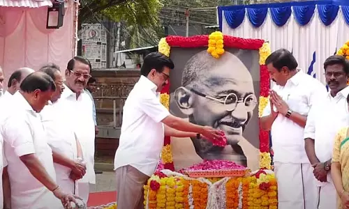 Gandhi Jayanti : मुख्यमंत्री एम.के. स्टालिन ने दी श्रद्धांजलि Gandhi Jayanti : मुख्यमंत्री एम.के. स्टालिन ने दी श्रद्धांजलि