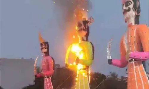 Bhopal: नशे में धुत कपल रावण को समय से पहले सुबह-सुबह फूंककर फरार
