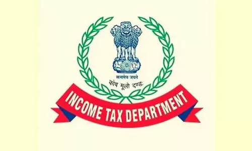 आयकर विभाग ने श्रीनगर, दिल्ली और मुंबई में व्यापारिक समूहों पर छापे मारे
