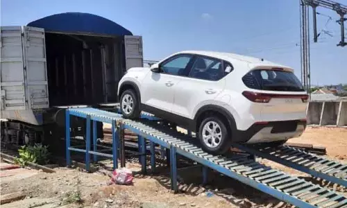 हरियाणा से कश्मीर के लिए 116 वाहनों के साथ पहला ऑटोमोबाइल रेक रवाना हरियाणा से कश्मीर के लिए 116 वाहनों के साथ पहला ऑटोमोबाइल रेक रवाना