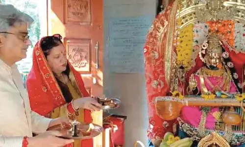 सीएस अटल डुल्लू ने एलओसी टीटवाल में शारदा मंदिर का दौरा किया