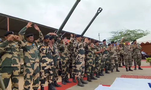 BSF ने विजयादशमी पर किया शस्त्र पूजन, जवान बोले - सीमा में सेंध लगाना असंभव BSF ने विजयादशमी पर किया शस्त्र पूजन, जवान बोले - सीमा में सेंध लगाना असंभव