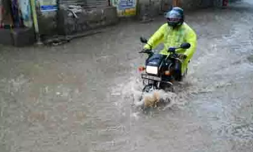 तटीय Andhra Pradesh में दबाव बढ़ने से भारी बारिश की संभावना तटीय Andhra Pradesh में दबाव बढ़ने से भारी बारिश की संभावना