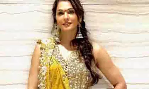 दशहरा पर Isha Koppikar ने याद की महिलाओं की चार पीढ़ियों की वीरता