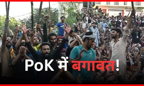 प्रदर्शन बेकाबू: PoK इस समय उबल रहा, हिल गई सरकार, भारत का लिया नाम