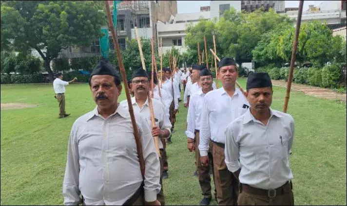 Varanasi: राष्ट्रीय स्वयंसेवक संघ ने काशी में मनाया शताब्दी वर्ष का विजयदशमी उत्सव Varanasi: राष्ट्रीय स्वयंसेवक संघ ने काशी में मनाया शताब्दी वर्ष का विजयदशमी उत्सव