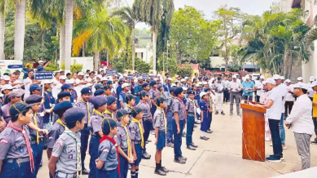 Andhra: विजयवाड़ा रेलवे डिवीजन ने स्वच्छता उत्सव मनाया