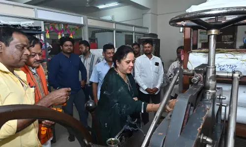 रायपुर निगम ऑफसेट प्रेस और फिल्टरप्लांट की मशीनों की विजयादशमी पर की गई पूजा