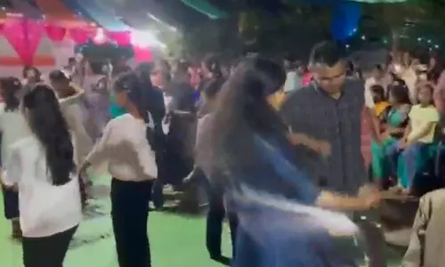 एसपी का गरबा वीडियो वायरल, पत्नी के साथ किया नृत्य
