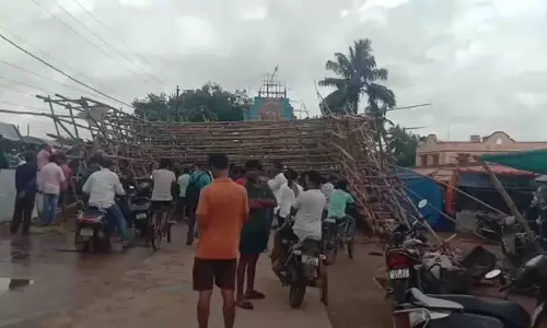 Jagatsinghpur: दुर्गा पूजा लाइट का गेट गिरा, 2 गंभीर रूप से घायल Jagatsinghpur: दुर्गा पूजा लाइट का गेट गिरा, 2 गंभीर रूप से घायल