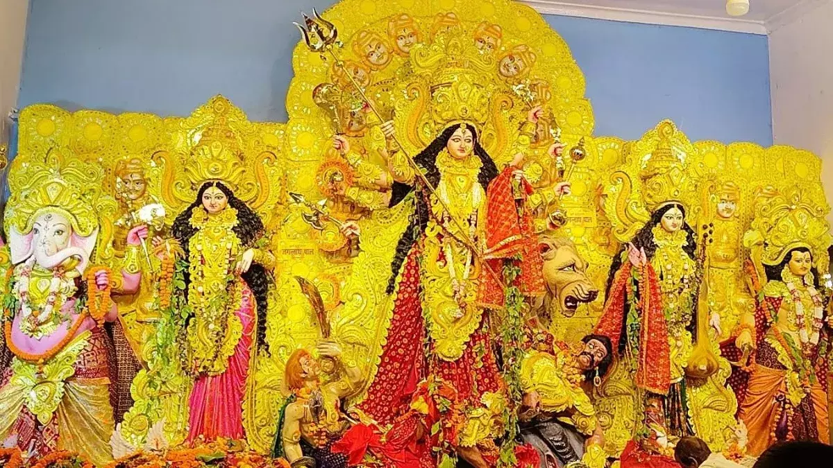 Muzaffarpur: दुर्गा पूजा पंडालों में महानवमी पर भक्तों का उत्साह Muzaffarpur: दुर्गा पूजा पंडालों में महानवमी पर भक्तों का उत्साह
