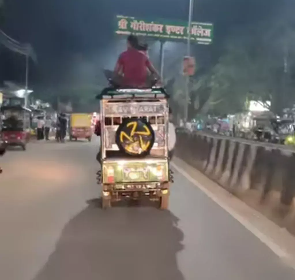 Firozabad: ई-रिक्शा चालक सुहागनगरी में नियमों की धज्जियां उड़ाते पकड़े गए
