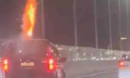 शूटिंग रील के लिए SUV की छत से पटाखे फोड़ने वाले व्यक्ति की जांच शुरू