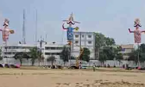 Jammu के परेड ग्राउंड में धूमधाम से मनाई जा रही है विजयादशमी Jammu के परेड ग्राउंड में धूमधाम से मनाई जा रही है विजयादशमी