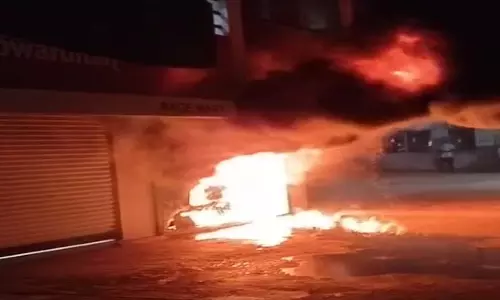 रायपुर के शॉप में जबरन लगाई आग, EV स्कूटर जलकर नष्ट