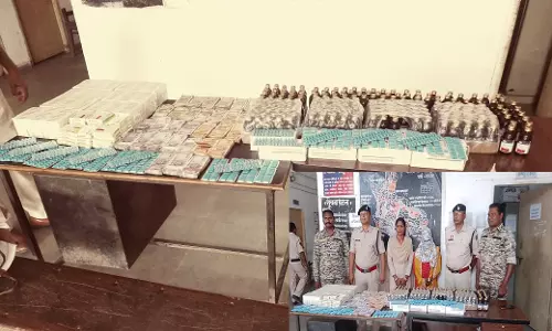 महिला 8 लाख नकदी और नशीली दवाई के साथ गिरफ्तार, घर में पुलिस ने दी दबिश