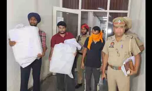 Amritsar: नशा विरोधी बड़ी कार्रवाई, ट्रामाडोल की 1 लाख गोलियां बरामद Amritsar: नशा विरोधी बड़ी कार्रवाई, ट्रामाडोल की 1 लाख गोलियां बरामद