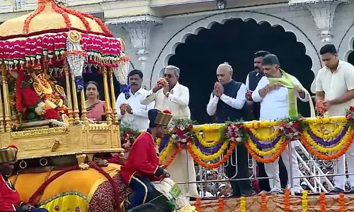 मैसूरु दशहरा: मूसलाधार बारिश के बीच भव्य दशहरा जुलूस