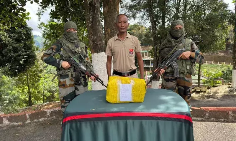 Mizoram: असम राइफल्स ने ख्वाजावल में 20.61 करोड़ रुपये मूल्य की मेथ जब्त की Mizoram: असम राइफल्स ने ख्वाजावल में 20.61 करोड़ रुपये मूल्य की मेथ जब्त की