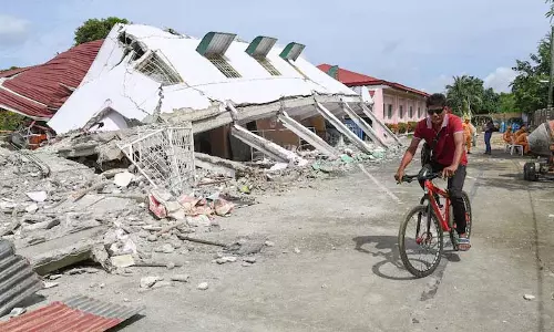 Philippine में भूकंप से मरने वालों की संख्या 72 हुई, तलाश अभियान धीमा Philippine में भूकंप से मरने वालों की संख्या 72 हुई, तलाश अभियान धीमा