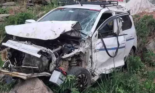 Karnal में कार और ट्रक के बीच टक्कर में एक ही परिवार के पांच लोगों समेत छह की मौत Karnal में कार और ट्रक के बीच टक्कर में एक ही परिवार के पांच लोगों समेत छह की मौत