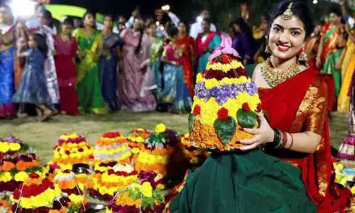 Telangana में विजयादशमी का त्यौहार श्रद्धा और भव्यता के साथ मनाया गया Telangana में विजयादशमी का त्यौहार श्रद्धा और भव्यता के साथ मनाया गया