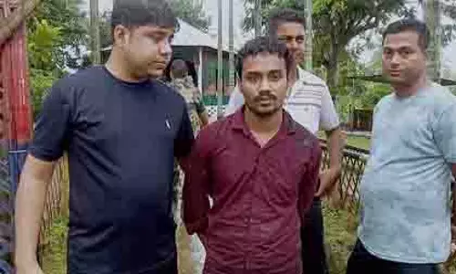 Tripura jail break: 5 अधिकारी निलंबित, 2 कैदी पकड़े गए, 4 अब भी फरार Tripura jail break: 5 अधिकारी निलंबित, 2 कैदी पकड़े गए, 4 अब भी फरार