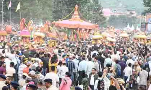 Himachal के राज्यपाल ने कुल्लू में धूमधाम से शुरू किया दशहरा उत्सव