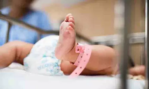 MP: नौकरी जाने के डर से नवजात को जिंदा दफनाया, ग्रामीणों ने बचाया