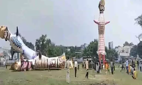 Uttarakhand में मौसम का असर, रुद्रपुर में रावण का पुतला गिरा
