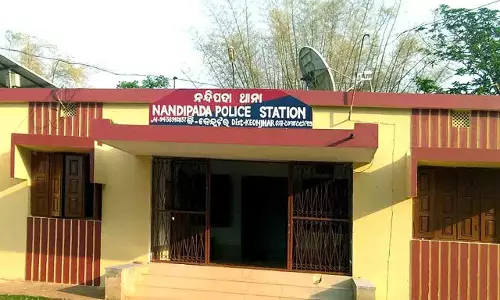 घरेलू कलह में हिंसा: Odisha में सरकारी अधिकारी ने पत्नी की हत्या की घरेलू कलह में हिंसा: Odisha में सरकारी अधिकारी ने पत्नी की हत्या की