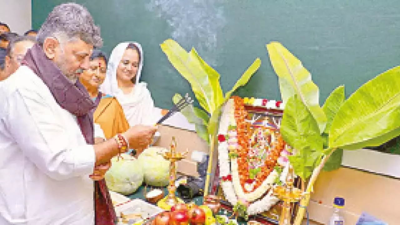 Karnataka: शिवकुमार ने गड्ढों की मरम्मत पर चिंताओं को खारिज किया Karnataka: शिवकुमार ने गड्ढों की मरम्मत पर चिंताओं को खारिज किया