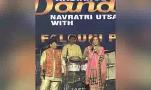 Nita Ambani ने मनाई नवरात्रि, फाल्गुनी पाठक के साथ किया डांडिया Nita Ambani ने मनाई नवरात्रि, फाल्गुनी पाठक के साथ किया डांडिया