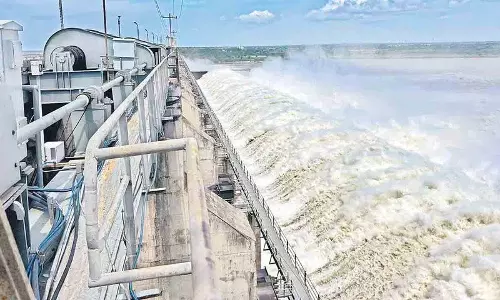 Sri Ramsagar परियोजना में भारी बाढ़.. 39 गेट हटाए गए Sri Ramsagar परियोजना में भारी बाढ़.. 39 गेट हटाए गए